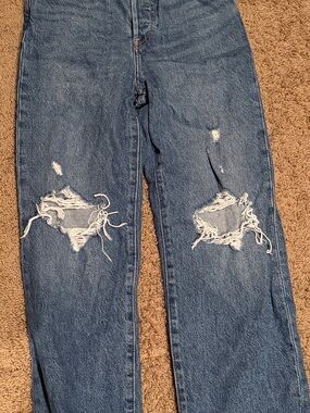 Levi's Ribcage Straight-Leg‎ Ankle Distressed Jeans
